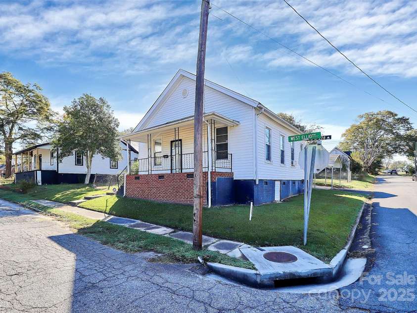 511 Elliott Street, Chester, SC 29706.  MLS# CAR4309653, YatesRealty ID 19887. 