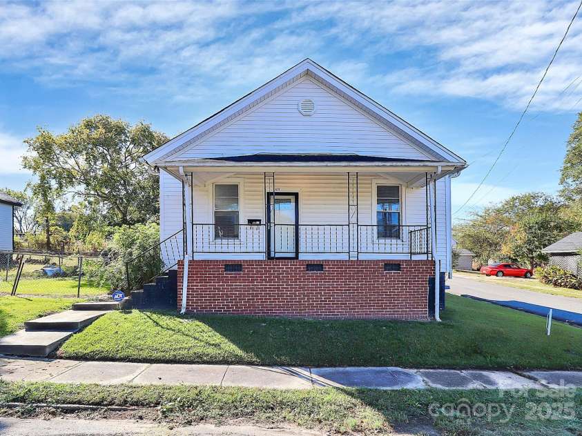 511 Elliott Street, Chester, SC 29706.  MLS# CAR4309653, YatesRealty ID 19887. 
