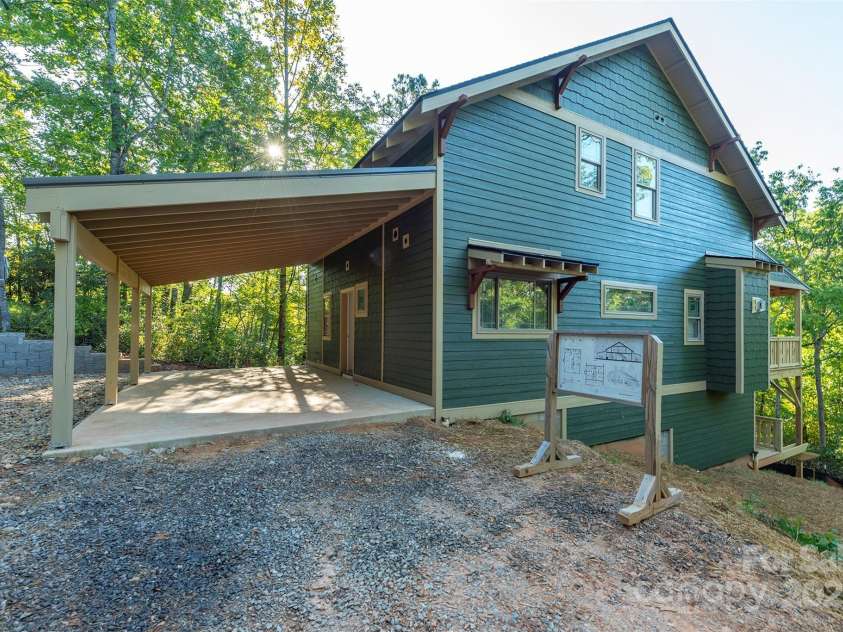 105 Bartram Way, Black Mountain, NC 28711.  MLS# CAR4330649, YatesRealty ID 1989. 