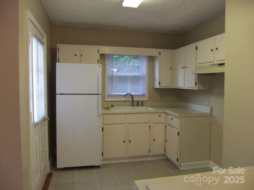 1629 & 1631 Harris Road, Fort Mill, SC 29708.  MLS# CAR4276684, YatesRealty ID 1989. 1631 Harris Kitchen, Range, DW & Refrigerator