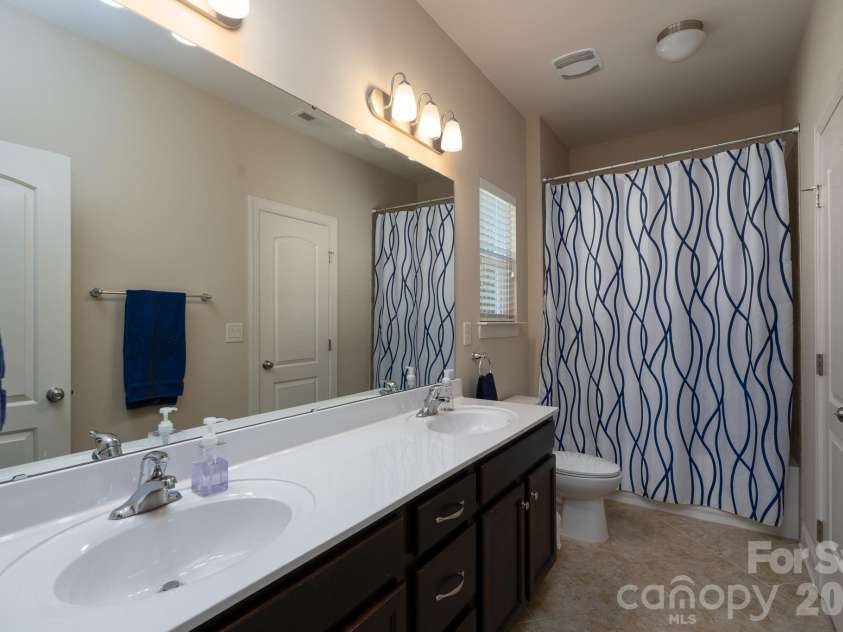478 Iron Horse Lane, Midland, NC 28107.  MLS# CAR4371035, YatesRealty ID 19891. Jack n Jill Full bath - upper level