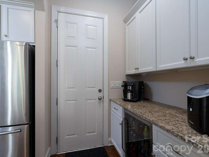 478 Iron Horse Lane, Midland, NC 28107.  MLS# CAR4371035, YatesRealty ID 19891. Kitchen
