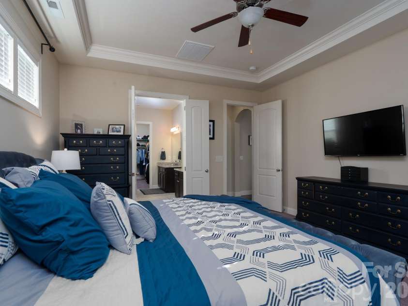 478 Iron Horse Lane, Midland, NC 28107.  MLS# CAR4371035, YatesRealty ID 19891. Primary Bed - main level