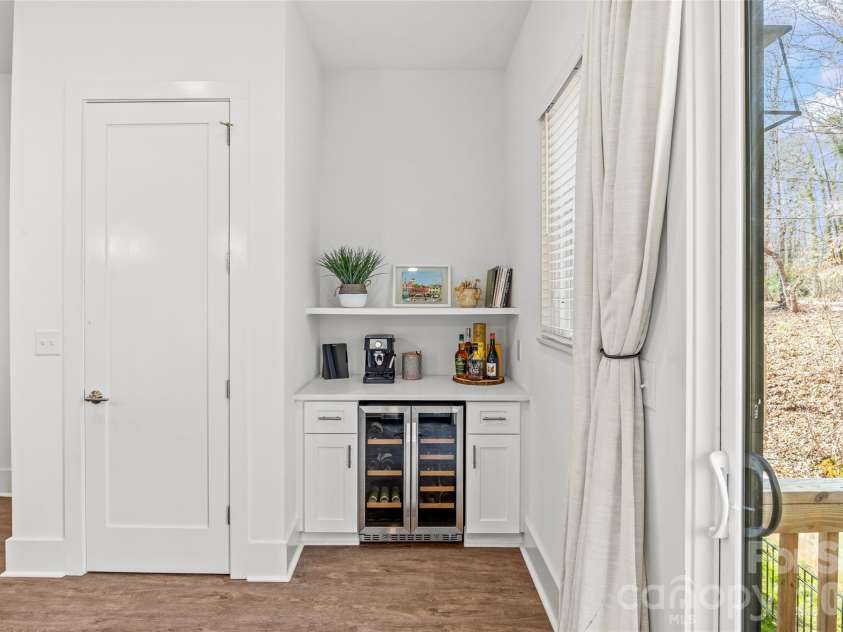 2631 Archdale Drive, Charlotte, NC 28210.  MLS# CAR4370027, YatesRealty ID 19892. 
