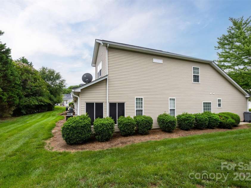 4637 Willow Glen Road, Harrisburg, NC 28075.  MLS# CAR4264007, YatesRealty ID 19892. 