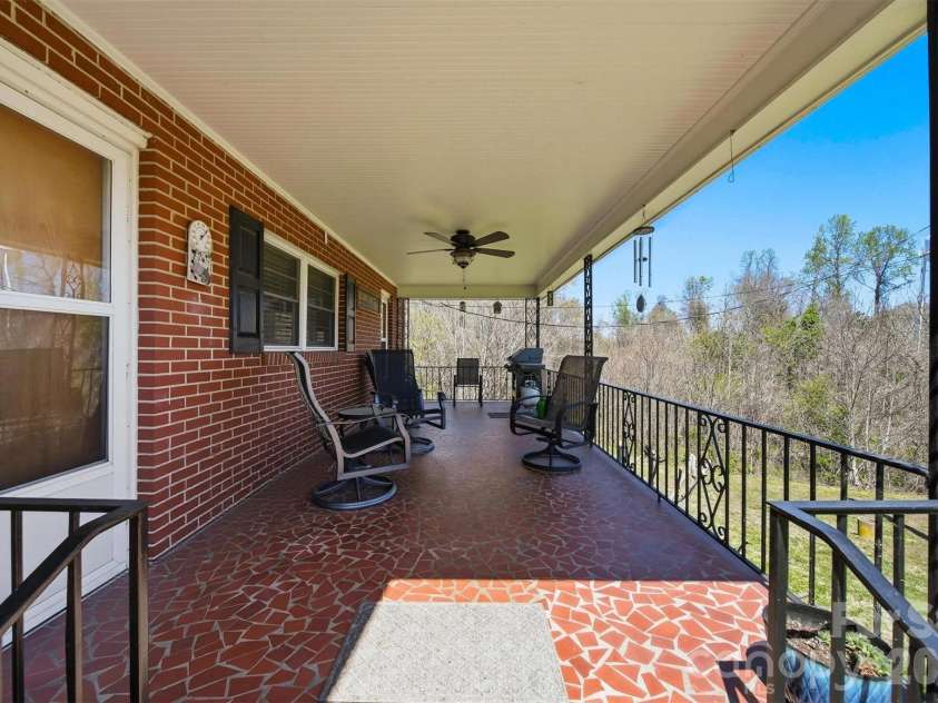 32 Falls Avenue, Granite Falls, NC 28630.  MLS# CAR4364691, YatesRealty ID 19893. 