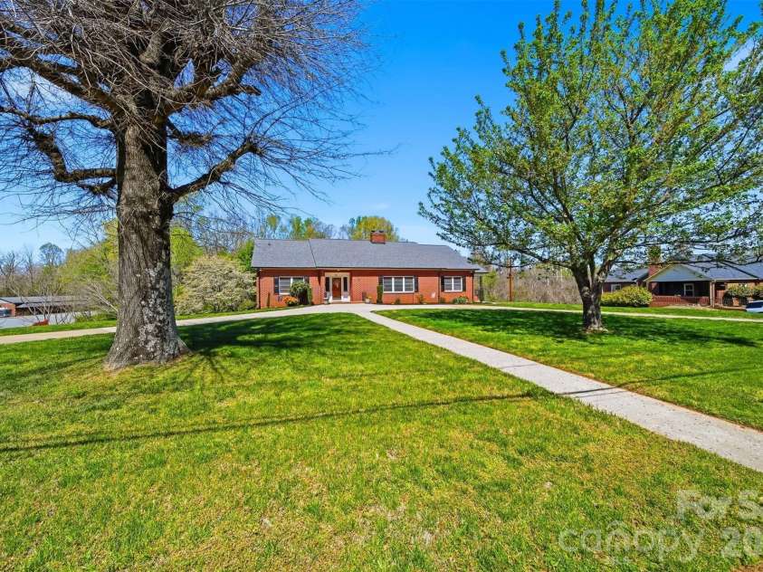 32 Falls Avenue, Granite Falls, NC 28630.  MLS# CAR4364691, YatesRealty ID 19893. 