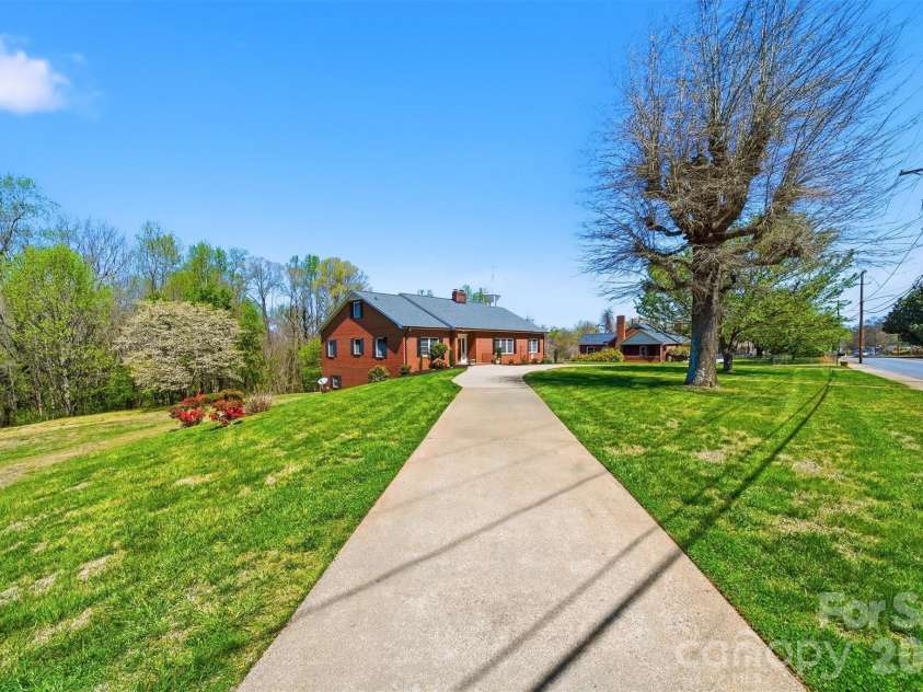 32 Falls Avenue, Granite Falls, NC 28630.  MLS# CAR4364691, YatesRealty ID 19893. 