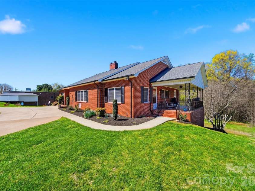 32 Falls Avenue, Granite Falls, NC 28630.  MLS# CAR4364691, YatesRealty ID 19893. 