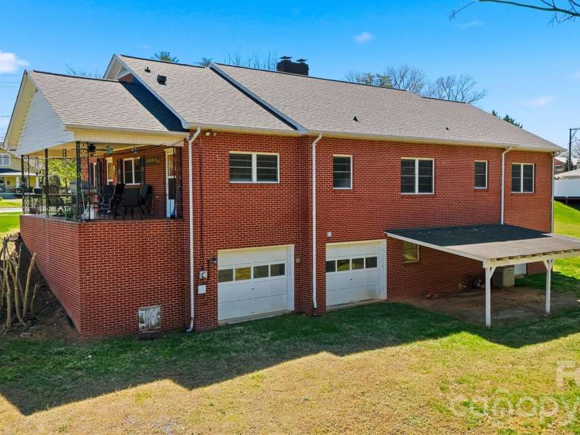 32 Falls Avenue, Granite Falls, NC 28630.  MLS# CAR4364691, YatesRealty ID 19893. 
