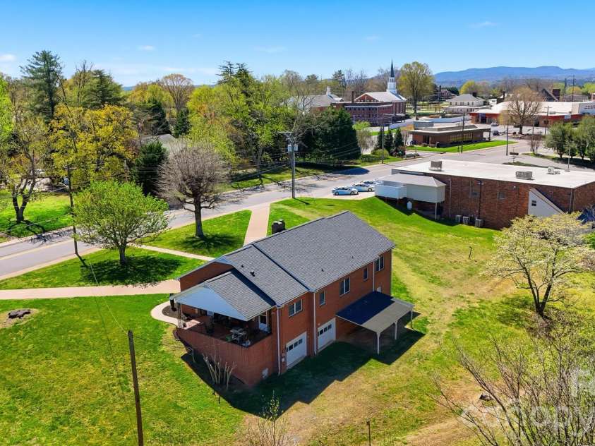 32 Falls Avenue, Granite Falls, NC 28630.  MLS# CAR4364691, YatesRealty ID 19893. 
