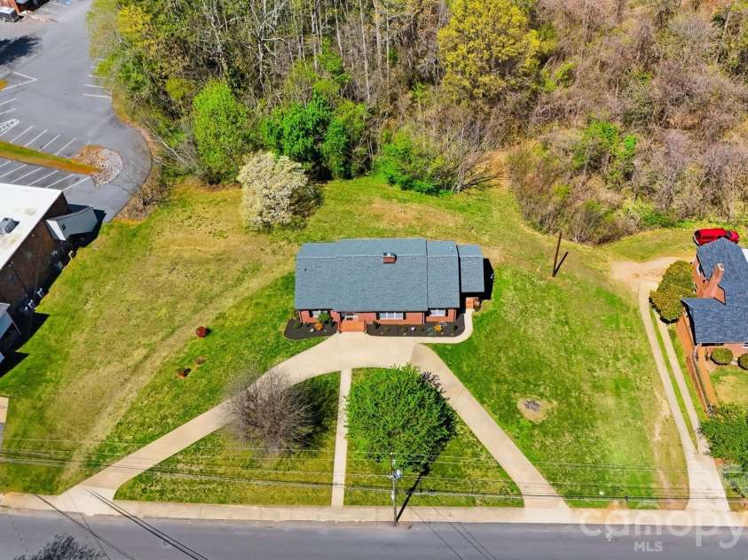 32 Falls Avenue, Granite Falls, NC 28630.  MLS# CAR4364691, YatesRealty ID 19893. 
