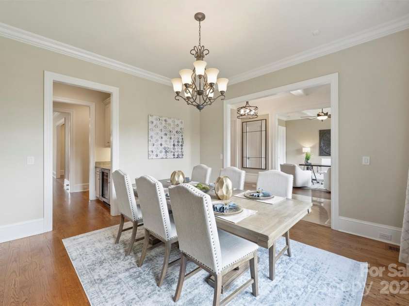 3032 Kings Manor Drive, Matthews, NC 28104.  MLS# CAR4265351, YatesRealty ID 19894. 