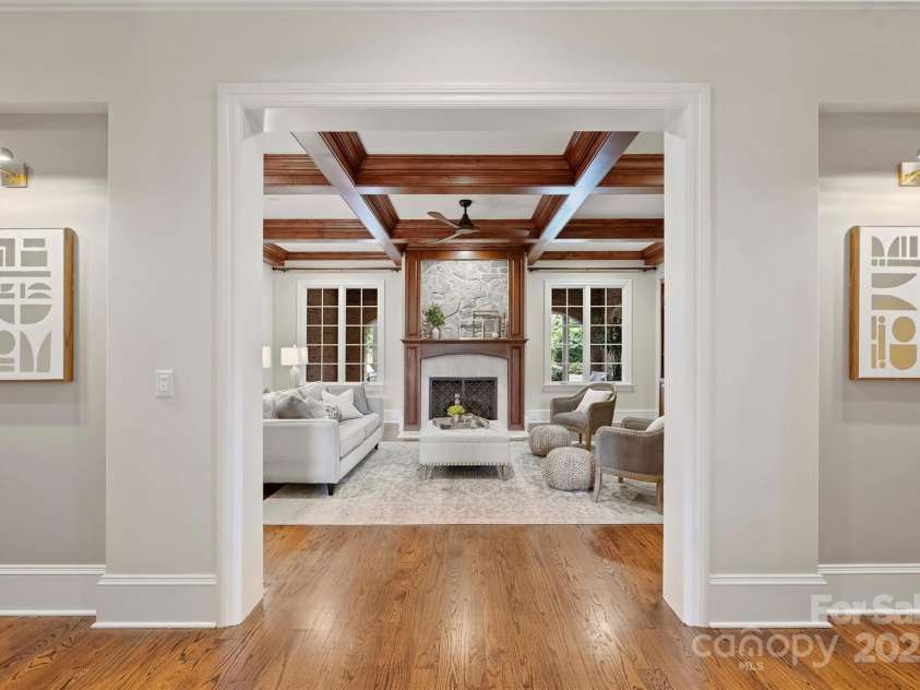 3032 Kings Manor Drive, Matthews, NC 28104.  MLS# CAR4265351, YatesRealty ID 19894. 