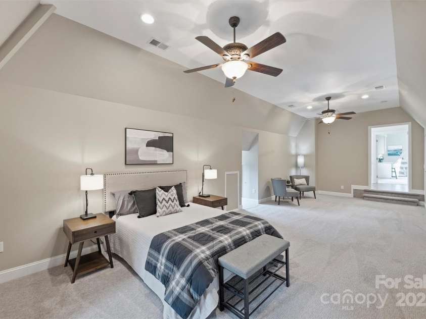 3032 Kings Manor Drive, Matthews, NC 28104.  MLS# CAR4265351, YatesRealty ID 19894. 