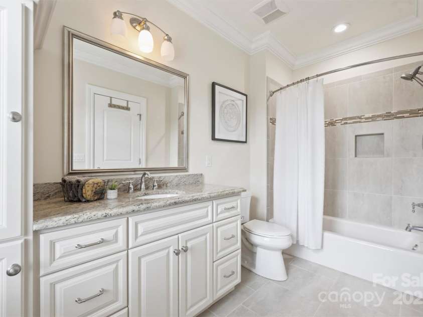 3032 Kings Manor Drive, Matthews, NC 28104.  MLS# CAR4265351, YatesRealty ID 19894. En suite bathroom in Bedroom 4.