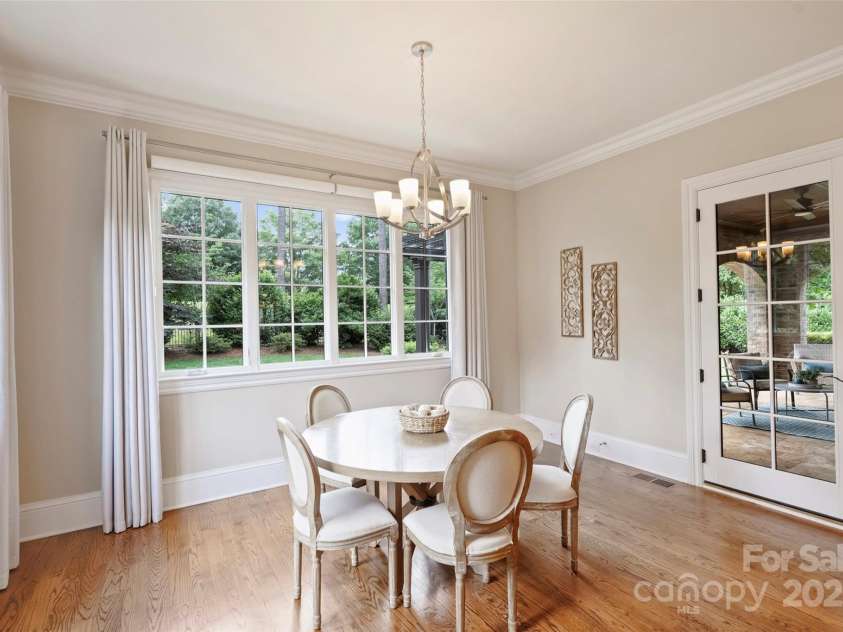 3032 Kings Manor Drive, Matthews, NC 28104.  MLS# CAR4265351, YatesRealty ID 19894. The breakfast area is bathed in sunlight, and overlooks the lush backyard.  The door to the covered porch and firepit is off the kitchen.