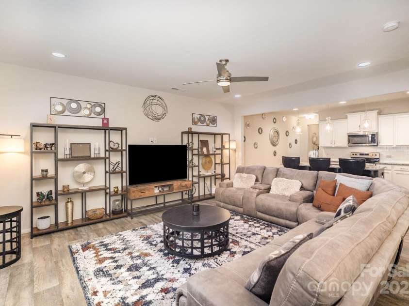 5948 River Meadow Court, Charlotte, NC 28213.  MLS# CAR4239641, YatesRealty ID 19897. 