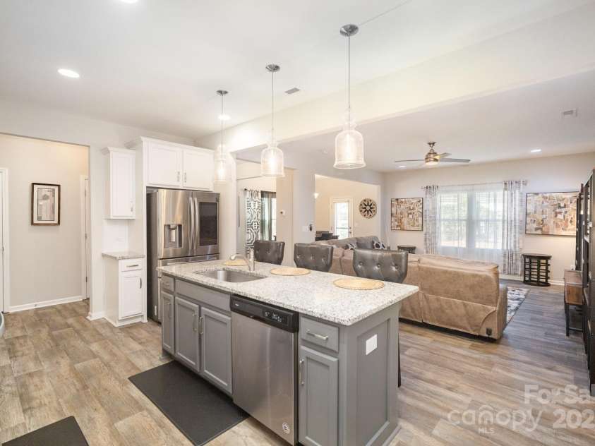 5948 River Meadow Court, Charlotte, NC 28213.  MLS# CAR4239641, YatesRealty ID 19897. 