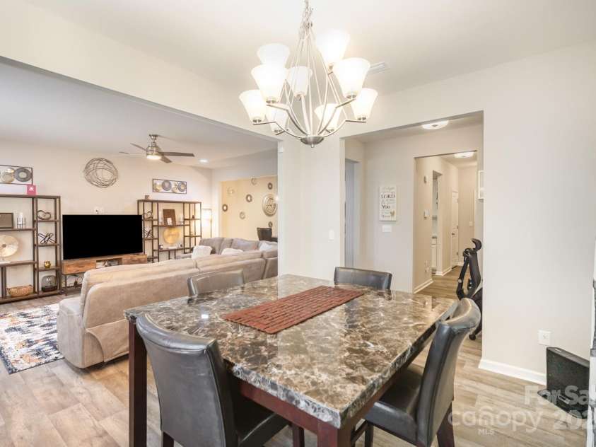 5948 River Meadow Court, Charlotte, NC 28213.  MLS# CAR4239641, YatesRealty ID 19897. 