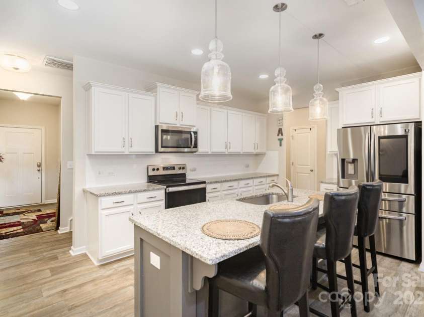 5948 River Meadow Court, Charlotte, NC 28213.  MLS# CAR4239641, YatesRealty ID 19897. 