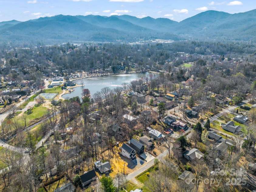 408 Oconeechee Avenue, Black Mountain, NC 28711.  MLS# CAR4244689, YatesRealty ID 19899. 