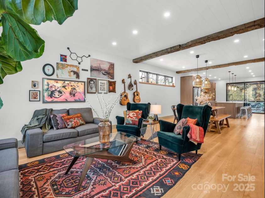 408 Oconeechee Avenue, Black Mountain, NC 28711.  MLS# CAR4244689, YatesRealty ID 19899. 