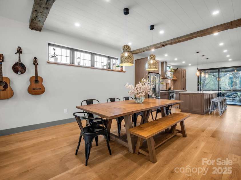 408 Oconeechee Avenue, Black Mountain, NC 28711.  MLS# CAR4244689, YatesRealty ID 19899. 