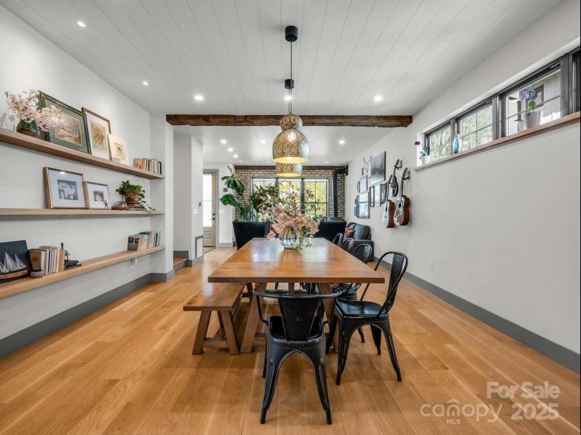 408 Oconeechee Avenue, Black Mountain, NC 28711.  MLS# CAR4244689, YatesRealty ID 19899. 