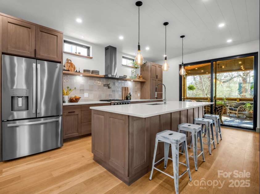 408 Oconeechee Avenue, Black Mountain, NC 28711.  MLS# CAR4244689, YatesRealty ID 19899. 