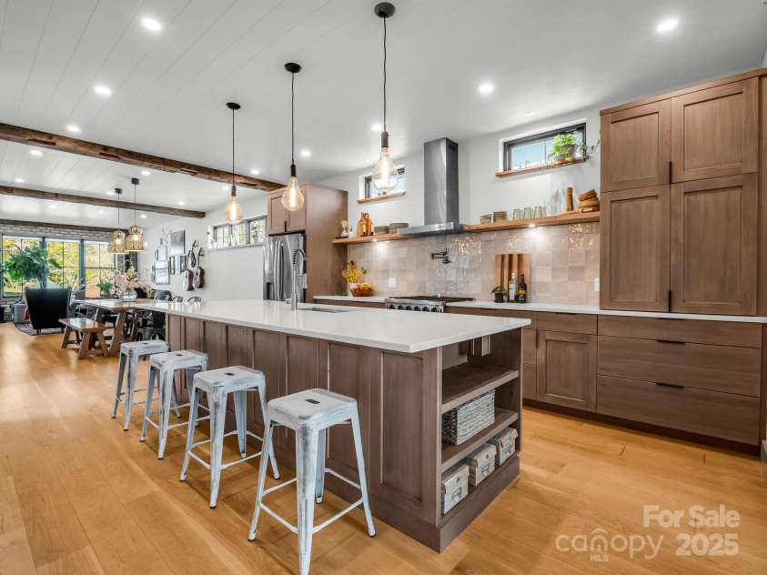 408 Oconeechee Avenue, Black Mountain, NC 28711.  MLS# CAR4244689, YatesRealty ID 19899. 