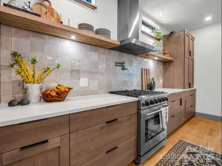 408 Oconeechee Avenue, Black Mountain, NC 28711.  MLS# CAR4244689, YatesRealty ID 19899. 