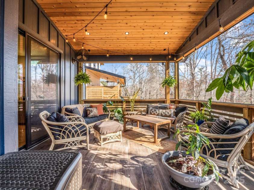 408 Oconeechee Avenue, Black Mountain, NC 28711.  MLS# CAR4244689, YatesRealty ID 19899. 