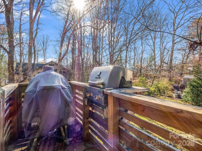 408 Oconeechee Avenue, Black Mountain, NC 28711.  MLS# CAR4244689, YatesRealty ID 19899. 