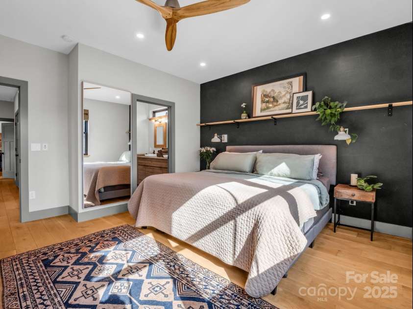 408 Oconeechee Avenue, Black Mountain, NC 28711.  MLS# CAR4244689, YatesRealty ID 19899. 