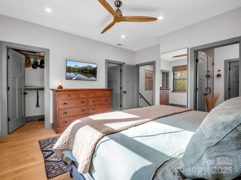 408 Oconeechee Avenue, Black Mountain, NC 28711.  MLS# CAR4244689, YatesRealty ID 19899. 