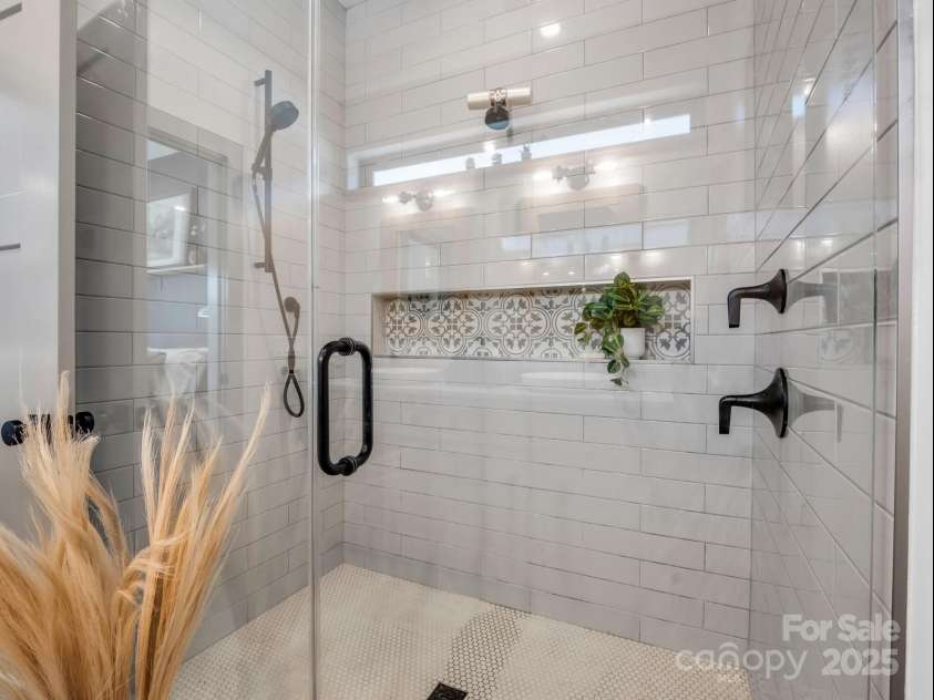 408 Oconeechee Avenue, Black Mountain, NC 28711.  MLS# CAR4244689, YatesRealty ID 19899. 