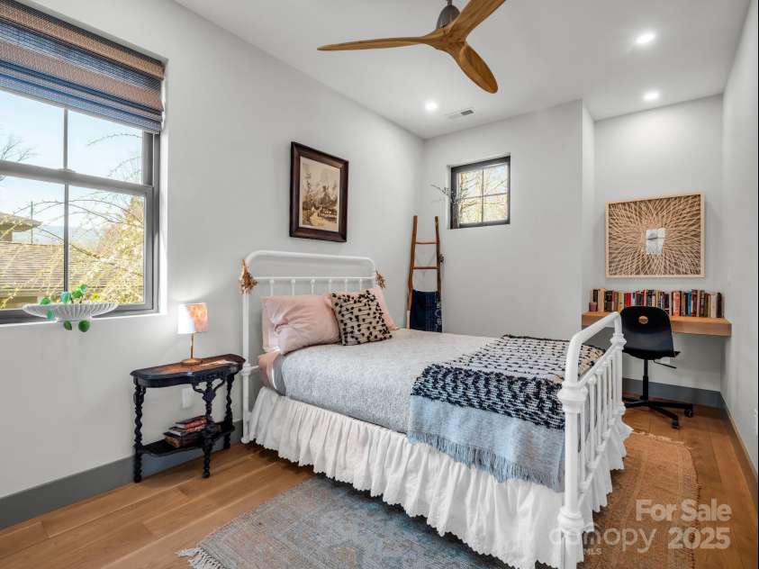 408 Oconeechee Avenue, Black Mountain, NC 28711.  MLS# CAR4244689, YatesRealty ID 19899. 