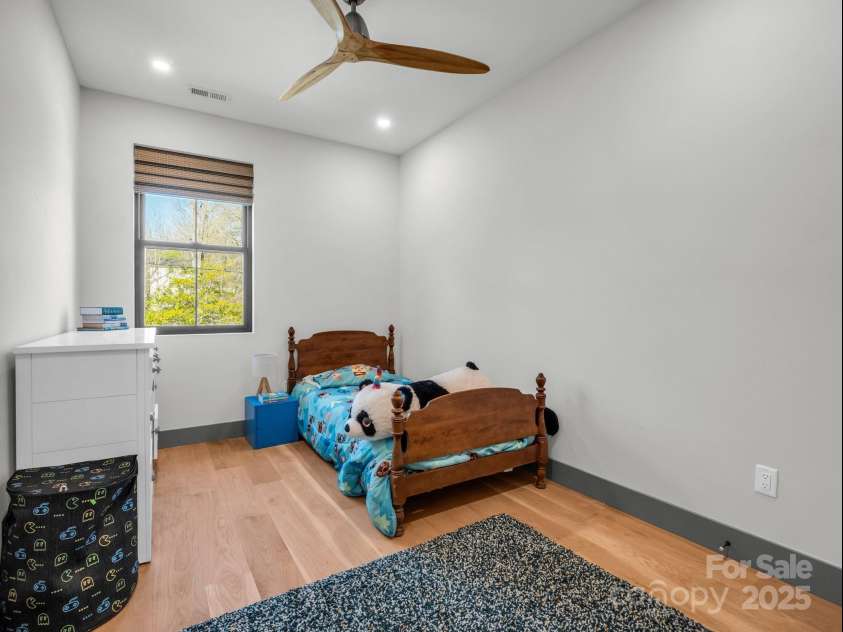 408 Oconeechee Avenue, Black Mountain, NC 28711.  MLS# CAR4244689, YatesRealty ID 19899. 