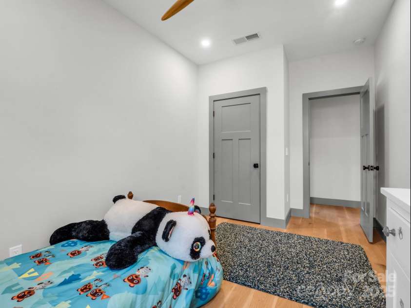 408 Oconeechee Avenue, Black Mountain, NC 28711.  MLS# CAR4244689, YatesRealty ID 19899. 