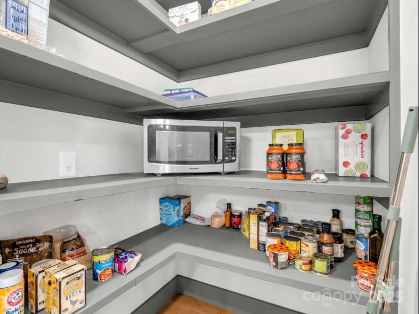 408 Oconeechee Avenue, Black Mountain, NC 28711.  MLS# CAR4244689, YatesRealty ID 19899. 