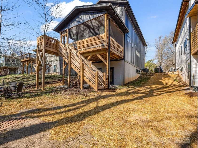 408 Oconeechee Avenue, Black Mountain, NC 28711.  MLS# CAR4244689, YatesRealty ID 19899. 