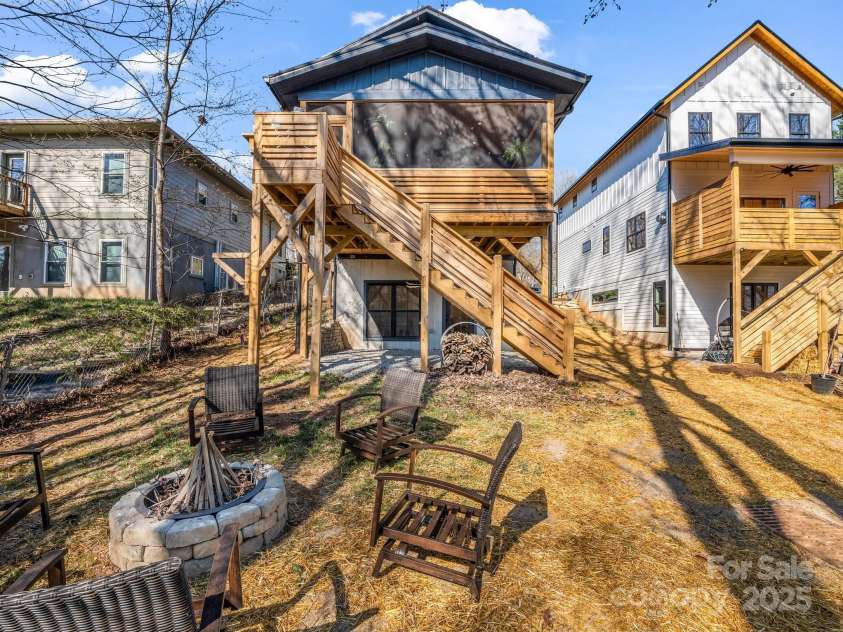 408 Oconeechee Avenue, Black Mountain, NC 28711.  MLS# CAR4244689, YatesRealty ID 19899. 