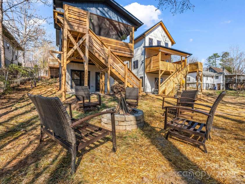 408 Oconeechee Avenue, Black Mountain, NC 28711.  MLS# CAR4244689, YatesRealty ID 19899. 