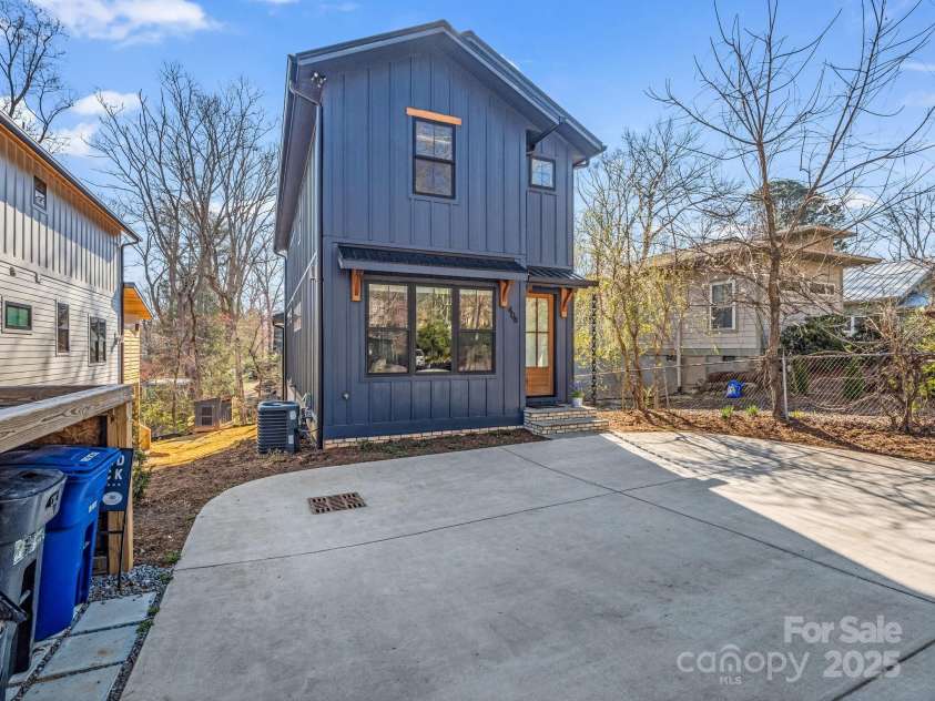 408 Oconeechee Avenue, Black Mountain, NC 28711.  MLS# CAR4244689, YatesRealty ID 19899. 