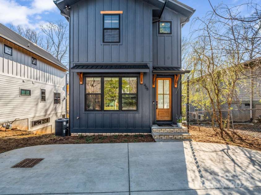 408 Oconeechee Avenue, Black Mountain, NC 28711.  MLS# CAR4244689, YatesRealty ID 19899. 
