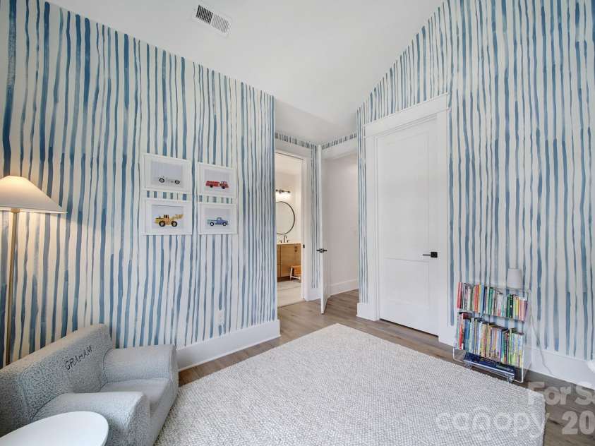 911 Laurel Creek Lane, Charlotte, NC 28211.  MLS# CAR4352689, YatesRealty ID 19899. 