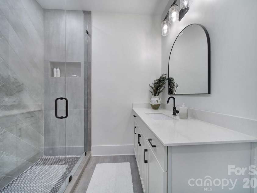 911 Laurel Creek Lane, Charlotte, NC 28211.  MLS# CAR4352689, YatesRealty ID 19899. 