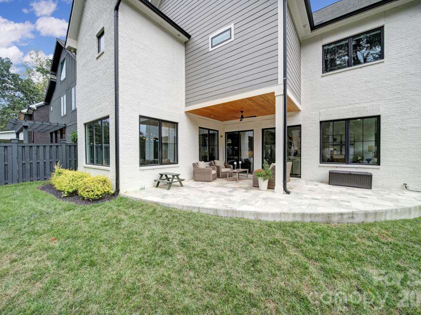 911 Laurel Creek Lane, Charlotte, NC 28211.  MLS# CAR4352689, YatesRealty ID 19899. Backyard