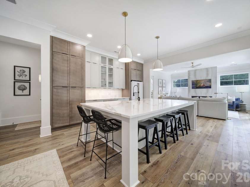 911 Laurel Creek Lane, Charlotte, NC 28211.  MLS# CAR4352689, YatesRealty ID 19899. Large Island